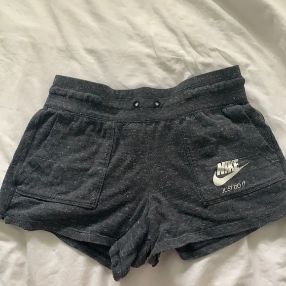 Nike shorts - Picture 1 of 3